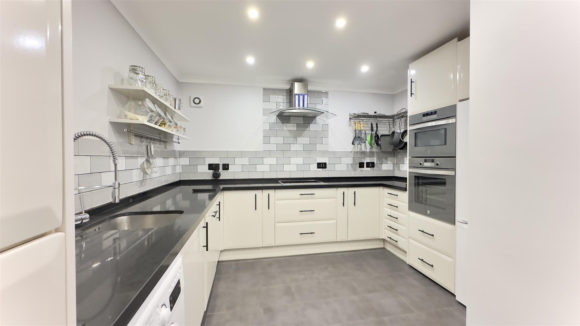 Image of Apartment - 3 Bedrooms - 2 Bathrooms for Sale in Rosia Plaza-Gibraltar, Image 3